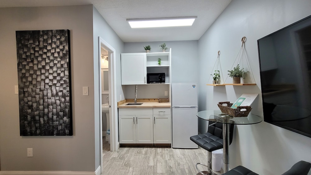 Barefoot Mailman Inn & Suites - photo 51