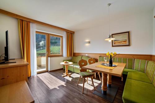 Ferienwohnungen Obermoarhof in Lagundo, Italy