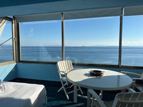 Saron Breeze Villa — 4-Star Luxury Hotel in Kineta, Greece