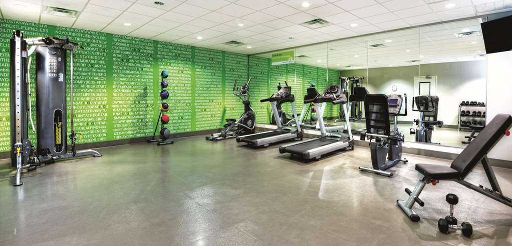La Quinta Inn & Suites by Wyndham Victoria South - photo 10