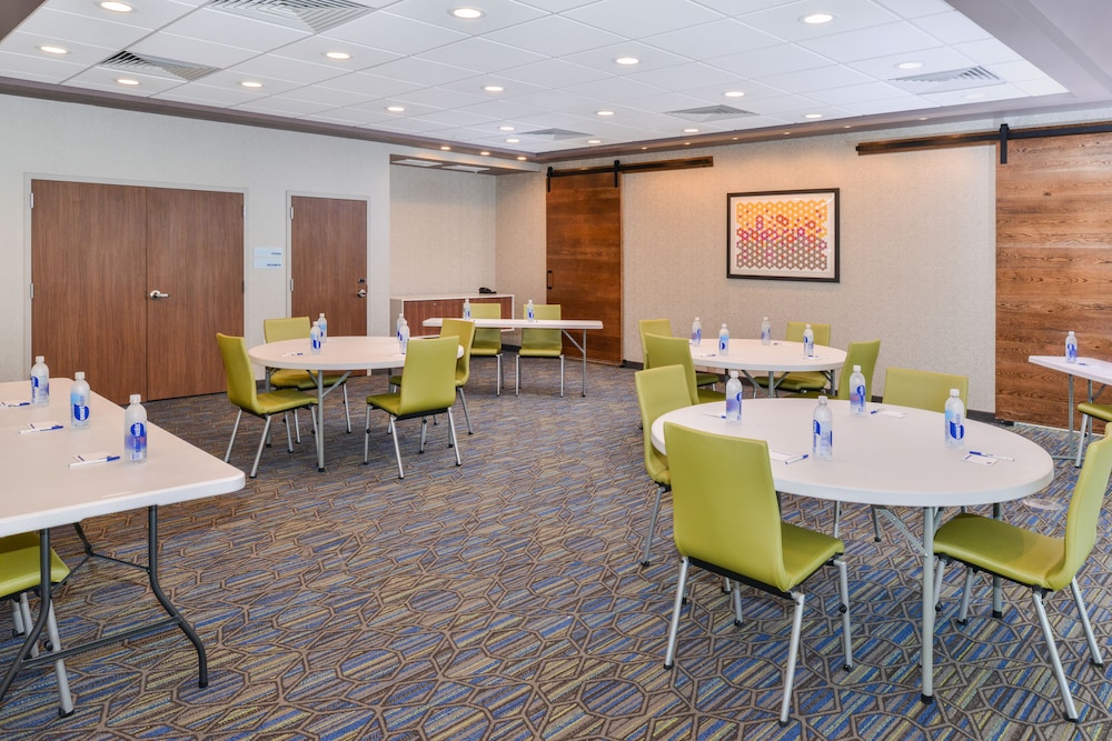 Holiday Inn Express & Suites Ogallala by IHG - photo 44