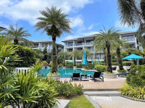Naithon beachfront apartment pool gym restaurant — 4-Star Luxury Hotel in Suwannaphum, Thailand