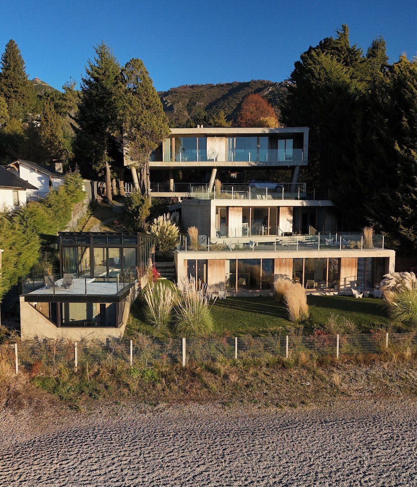 WaOne Lake Homes — 4-Star Luxury Hotel in San Carlos De Bariloche, Argentina