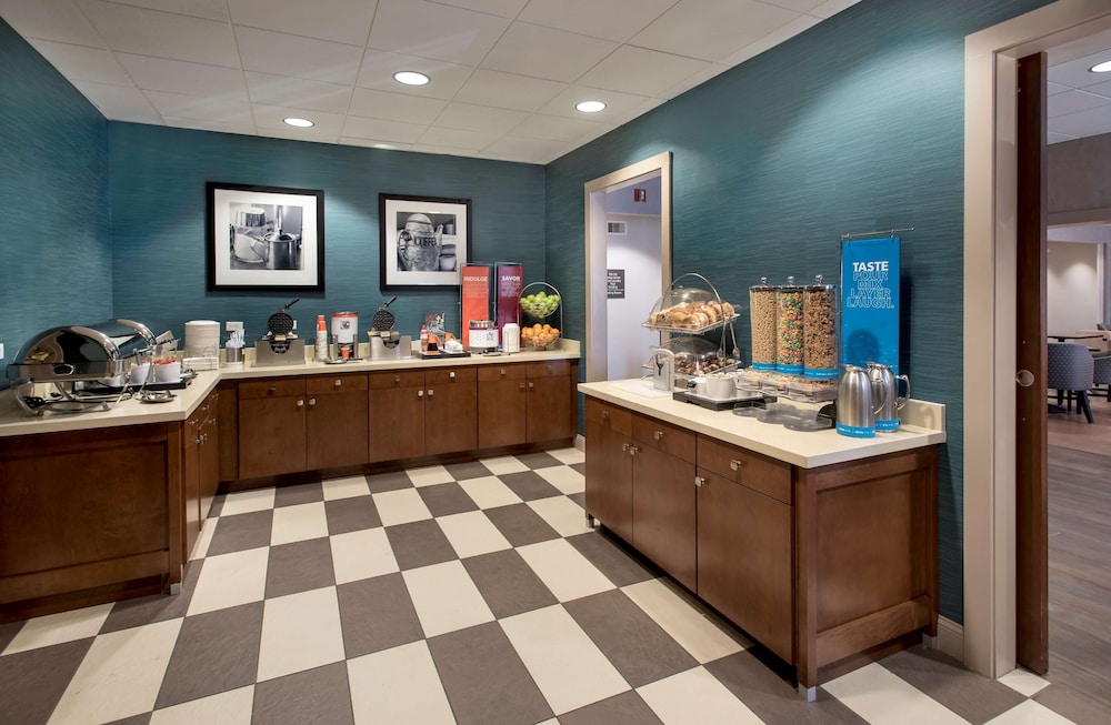 Hampton Inn Boston Logan Airport - photo 21