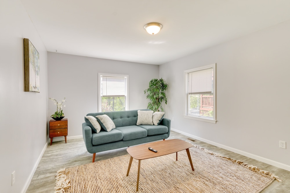 Pet friendly Connecticut Retreat Near Golfing in Waterbury, United States