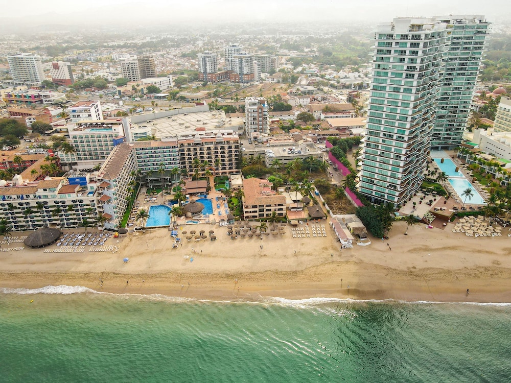 3 Adults or 2 Adults plus 2 Kids 1 block from Ocean — 4-Star Luxury Hotel in Puerto Vallarta, Mexico