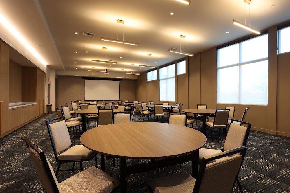Cedartree Hotel Portland Hillsboro - photo 40