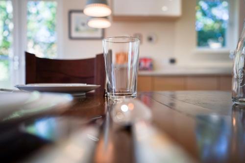 Royal Stuart Lane Townhouse by the Bay with Parking — 4-Star Luxury Hotel in Cardiff, United Kingdom