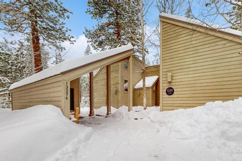 Golf Home 155 — 4-Star Luxury Hotel in Sisters, United States