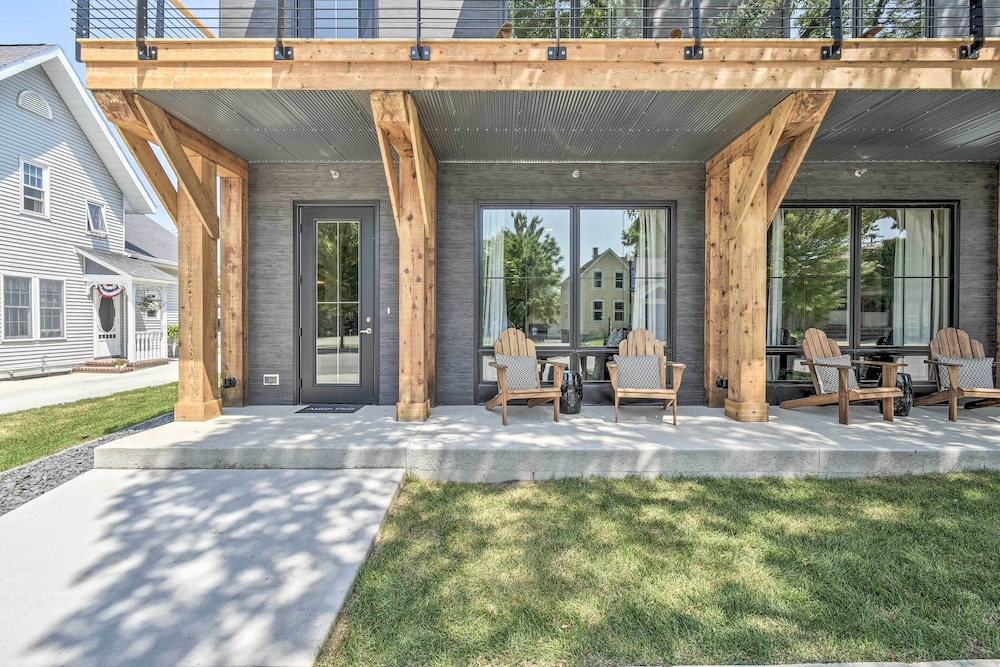 Elkhart Lake Townhome 3 Mi to Road America — 4-Star Luxury Hotel in Sheboygan, United States