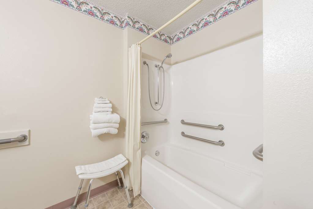 Super 8 by Wyndham Jerseyville - photo 4