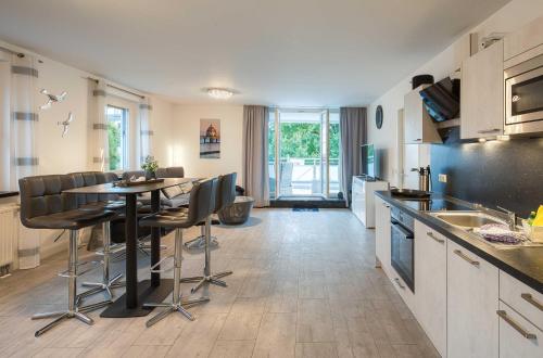 5 Sterne Apartment Ostseeblick inklusive Strandkorb von April Oktober — 4-Star Luxury Hotel in Zingst, Germany