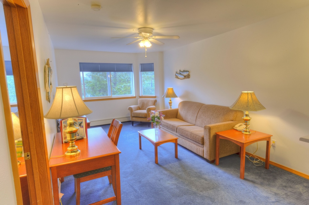 Frontier Suites Hotel in Juneau - photo 19