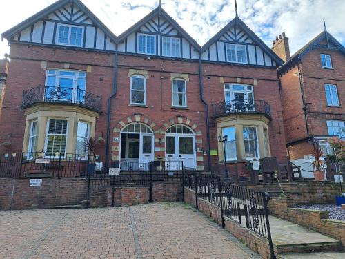 Aaron Accommodation - carbon neutral hotel in Whitby