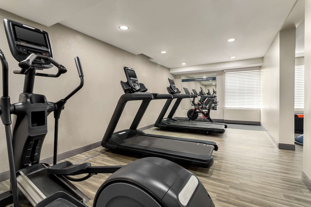 Hampton Inn Kansas City Airport - photo 22