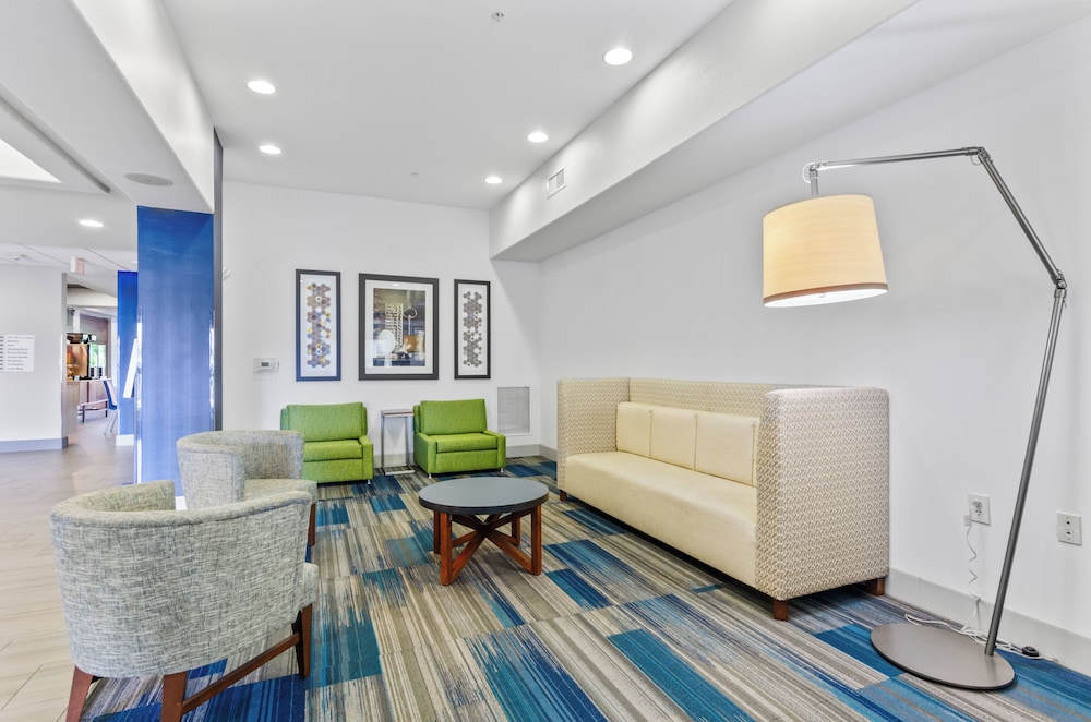 Holiday Inn Express Hotel & Suites Mount Airy by IHG - photo 36