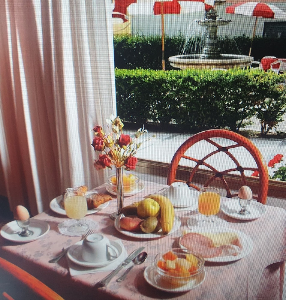 Fegina Deluxe 3 Bedrooms 3 Bathrooms in Monterosso Al Mare, Italy