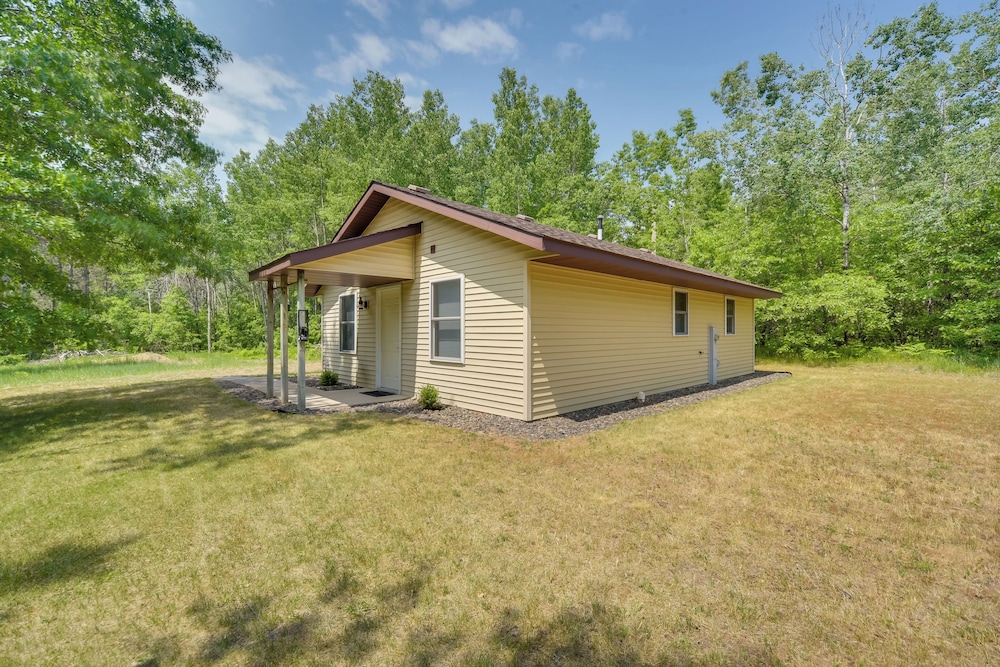 Wooded Danbury Cabin With Grill And Fire Pit 18267821 — Danbury