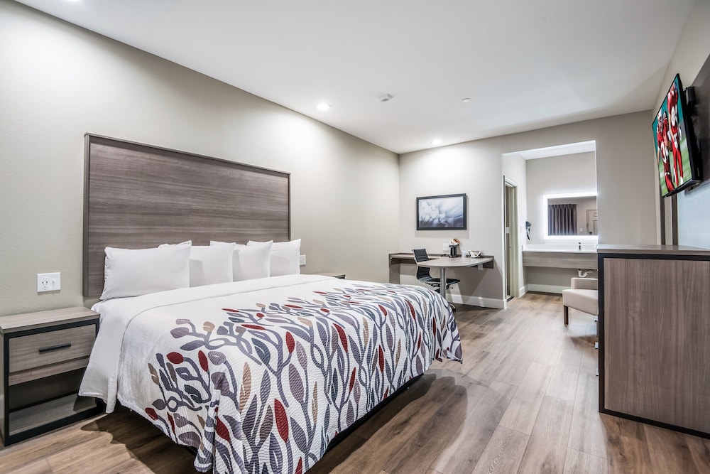 Red Roof Inn Baytown - photo 13