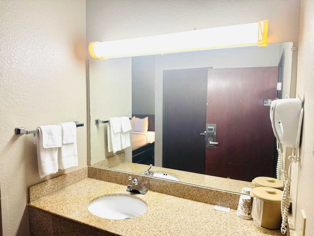 Baymont Inn & Suites by Wyndham Lincoln NE - photo 12
