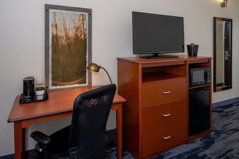 Fairfield Inn & Suites by Marriott Gulfport - photo 13