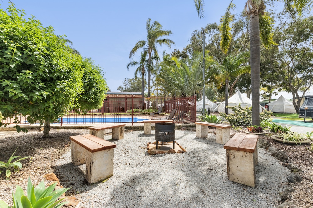 Central Caravan Park - carbon neutral hotel in Perth