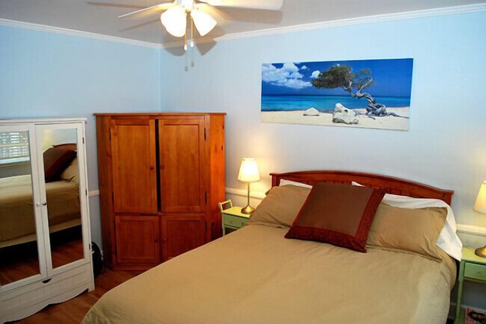Hollywood Hills Suites - photo 12