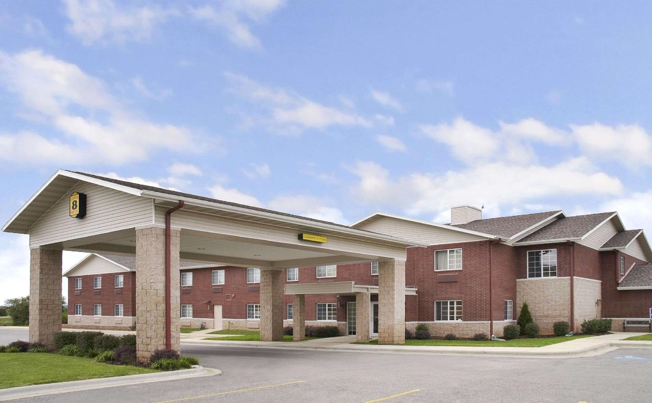 Super 8 by Wyndham Ava - last minute hotel in Ava