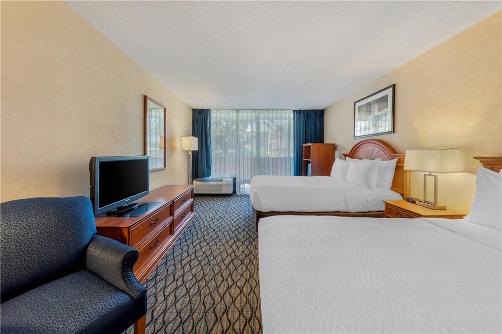 Clarion Hotel Anaheim Resort - photo 19