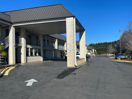 Deluxe Inn and Suites - photo 5