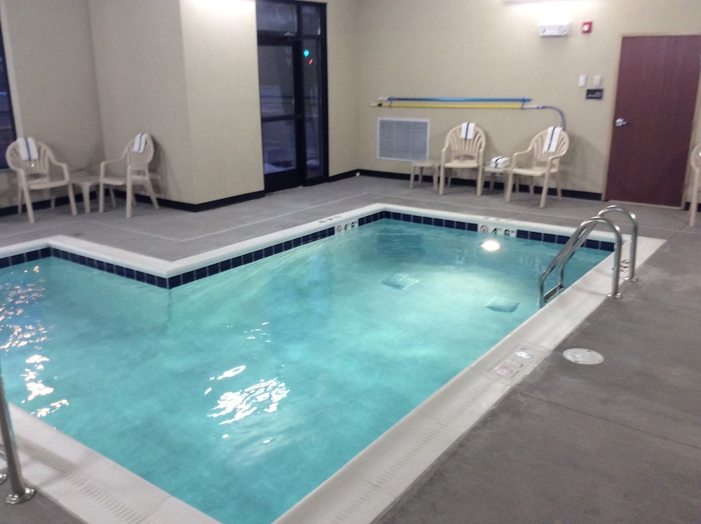 Cobblestone Hotel & Suites Chippewa Falls - photo 45