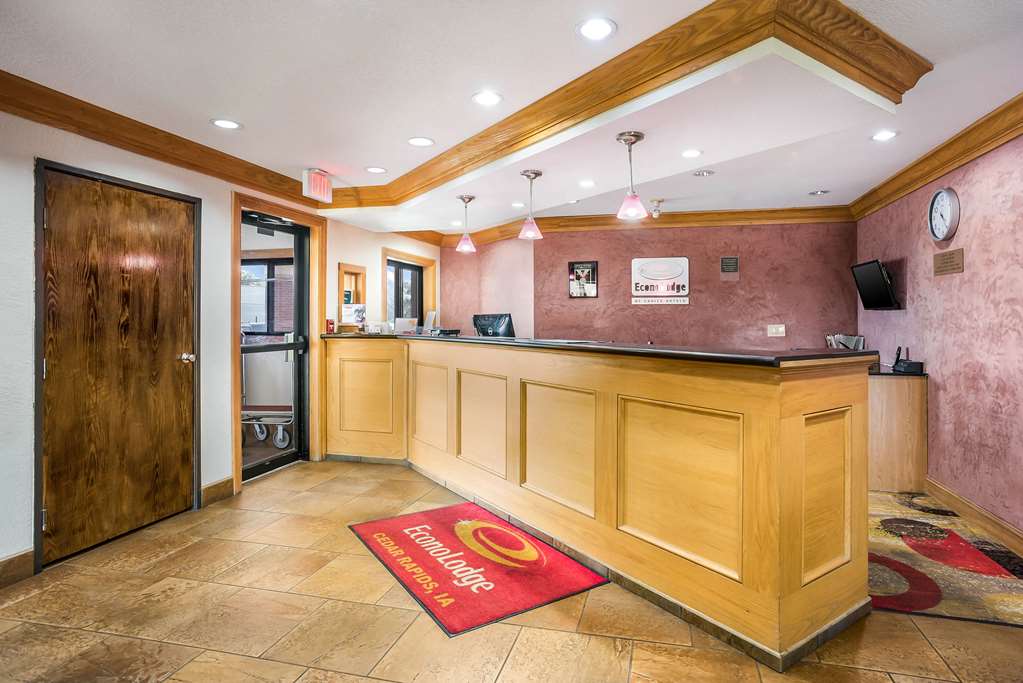 Econo Lodge Cedar Rapids - photo 5