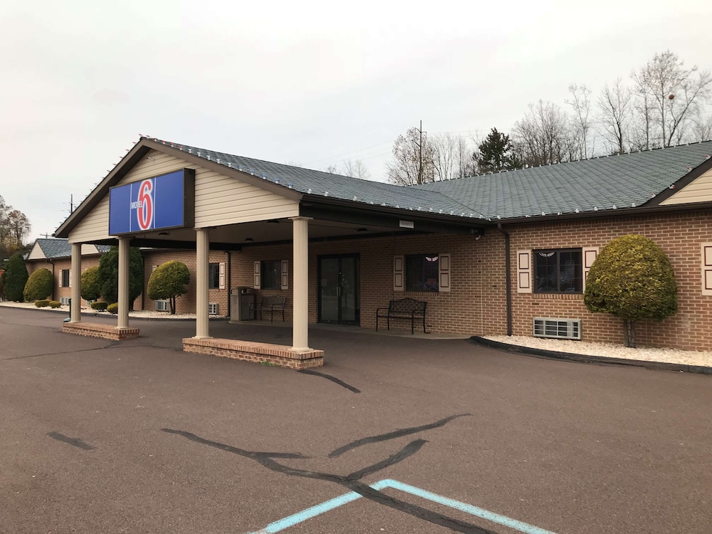 Motel 6 Bloomsburg PA — hotel in Bloomsburg