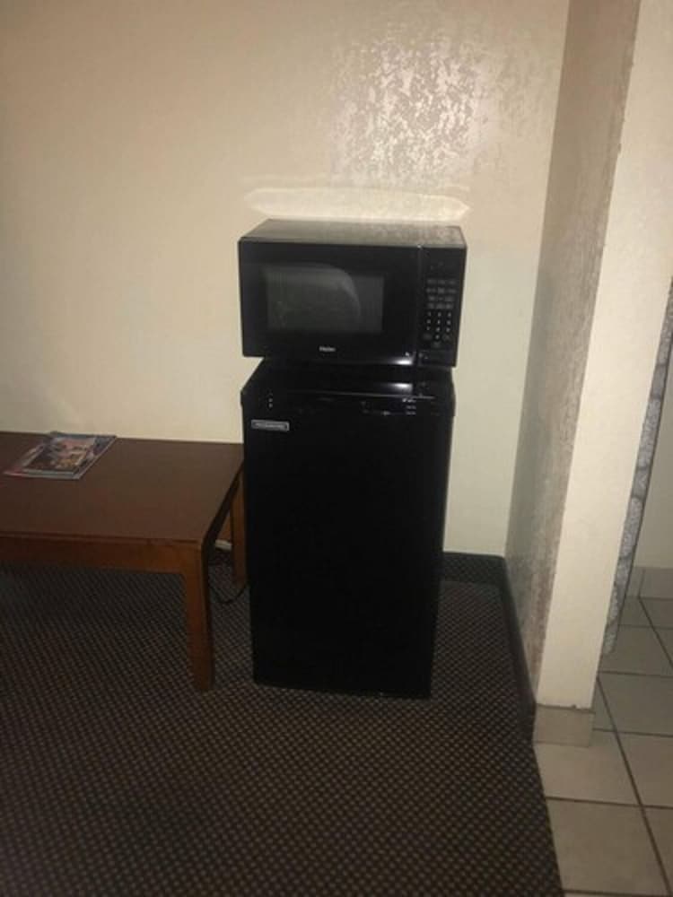 Days Inn by Wyndham Abilene - photo 14