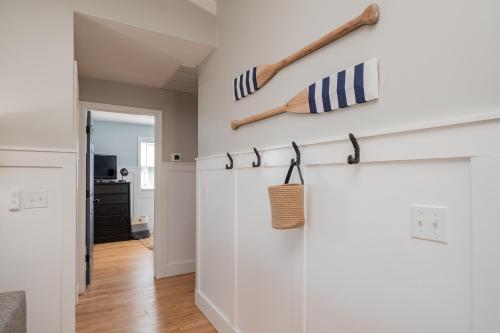 Sawyers Shore Shack by Oak Island Accommodations - photo 12