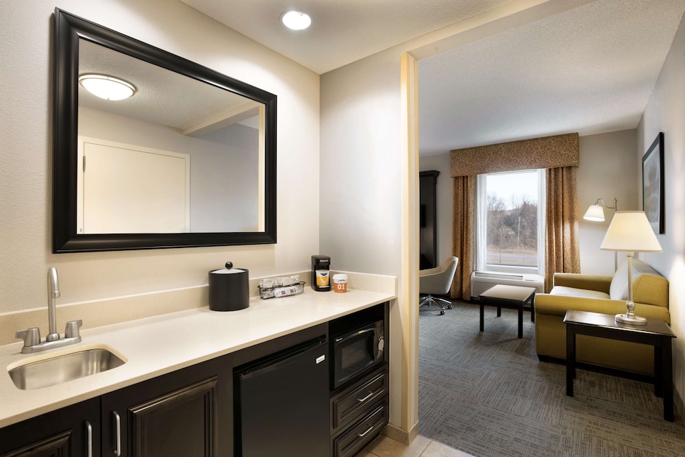 Hampton Inn & Suites Mahwah - photo 18