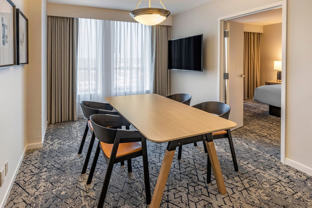 Sheraton Suites Old Town Alexandria - photo 7