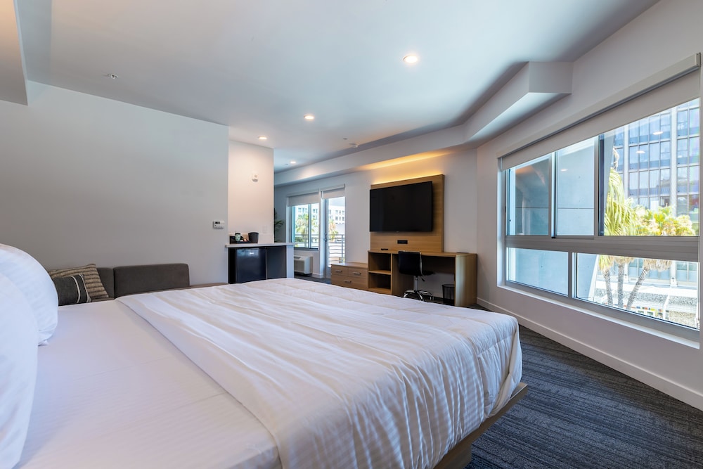 Hotel Mai Downtown Long Beach - photo 8