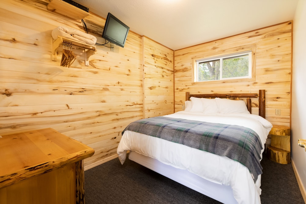 Beargrass Lodging and RV Resort - photo 17