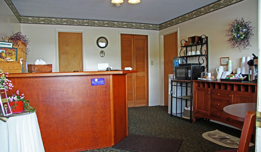 Potsdam Inn - photo 3