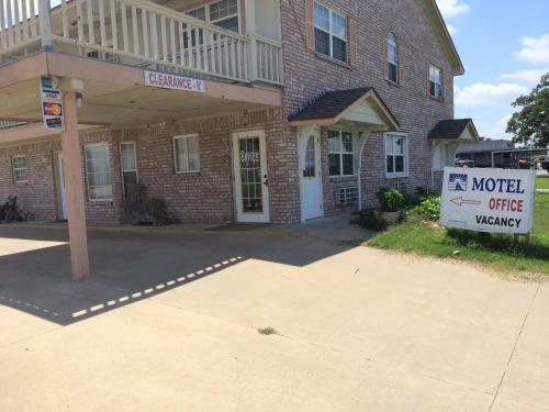 Lake Shore Motel - photo 13
