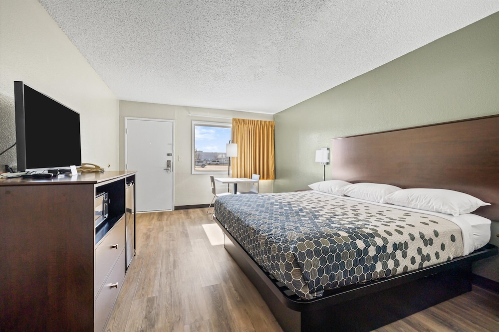 Bend Inn & Suites - photo 11