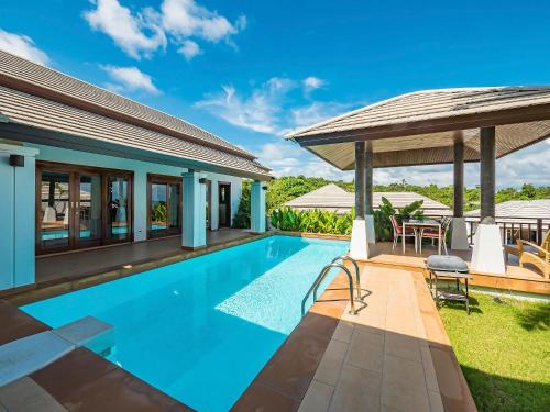 Villa Vigo with gym and tennis court — 4-Star Luxury Hotel in Koh Samui, Thailand