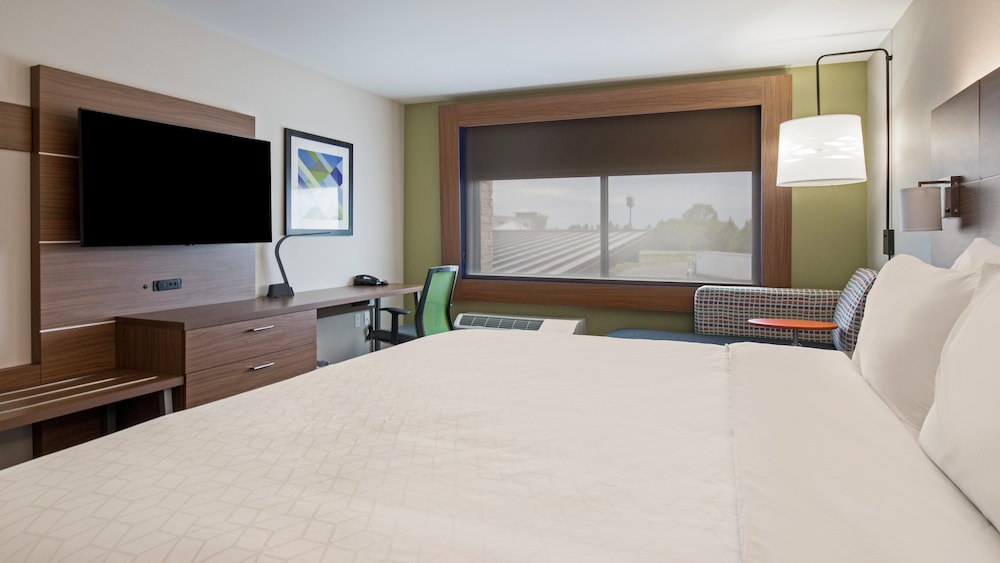 Holiday Inn Express & Suites Racine by IHG - photo 20