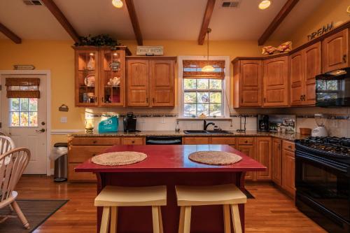 Woodlands Wonder by Oak Island Accommodations - photo 40