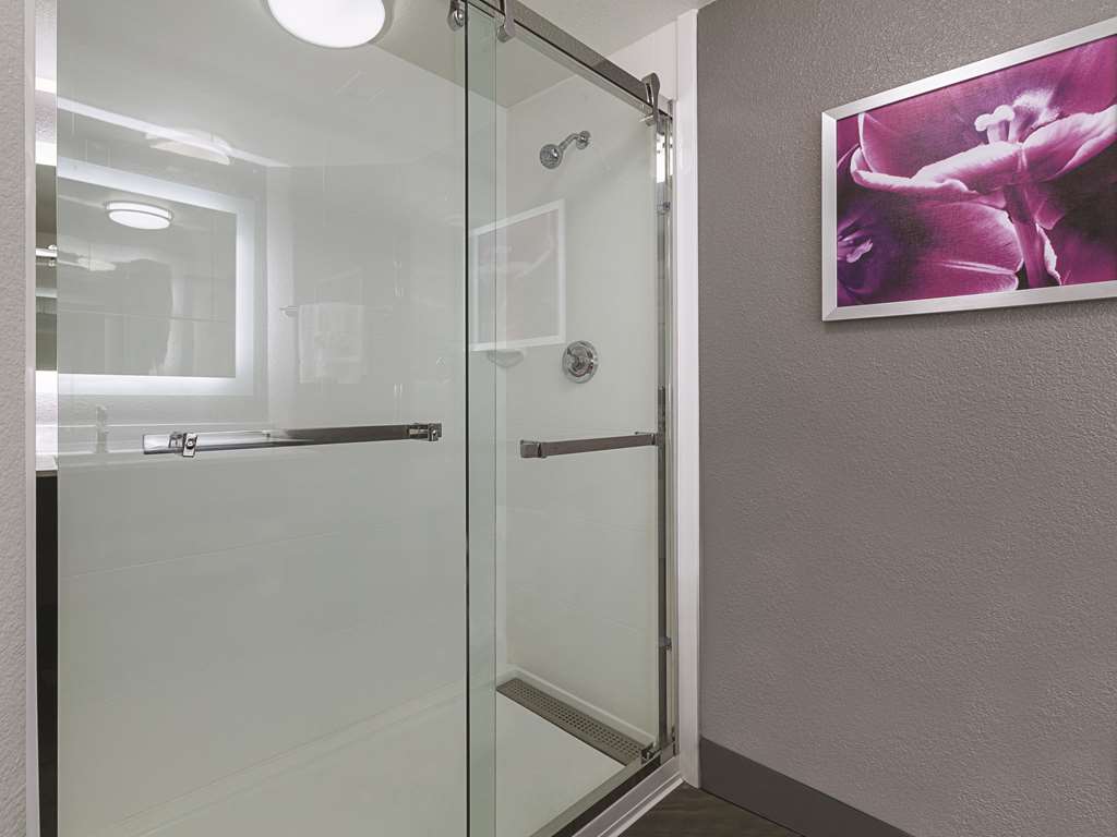 La Quinta Inn & Suites by Wyndham Dallas Plano West - photo 12
