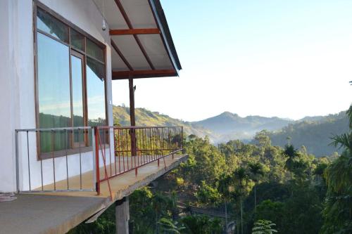 9 Arch - carbon neutral hotel in Ella Town
