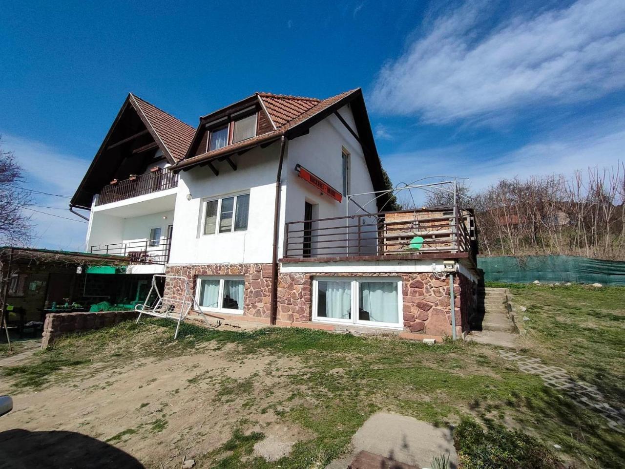 Kéktúrás Tóra Nyíló privát bérlemény — hotel in Badacsonytomaj