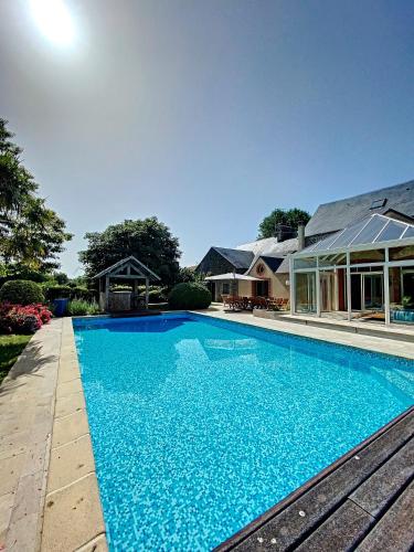 Le Petit Saint Léonard - carbon neutral hotel in Unknown City