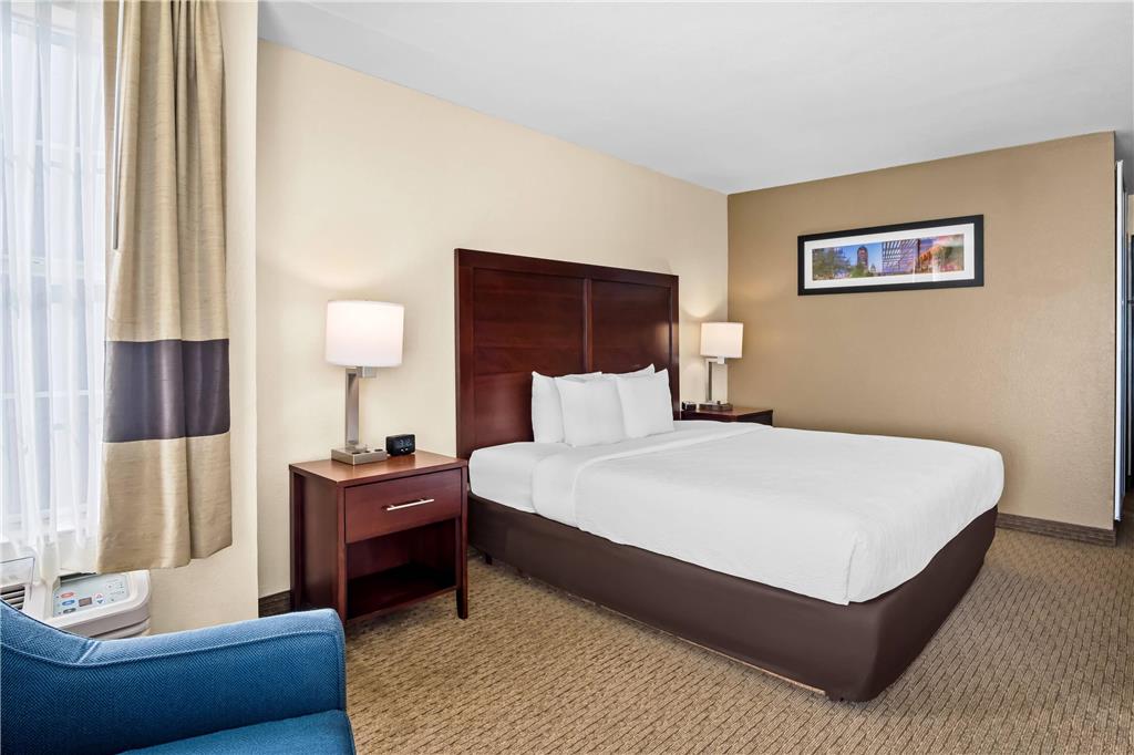 Quality Suites Irving Las Colinas - photo 12